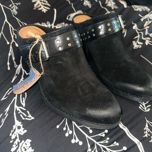 Distressed brand new sofft heeled mules